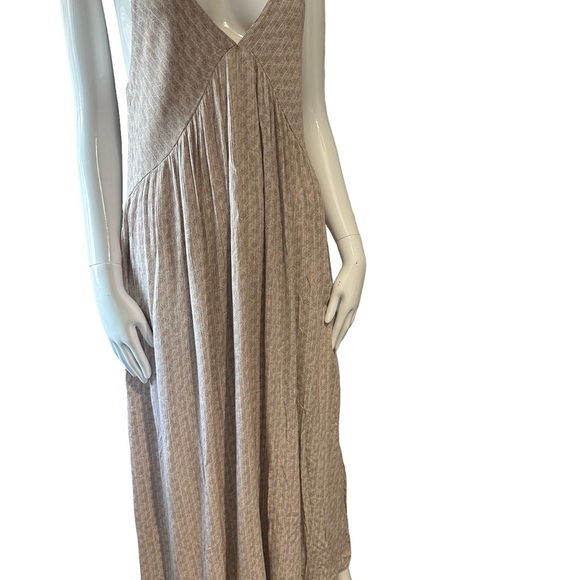 Mahina Maxi Dress - Picture 4 of 9